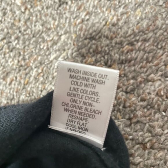 Croft & Barrow Men's Black Pullover Sweater - Picture 3 of 4